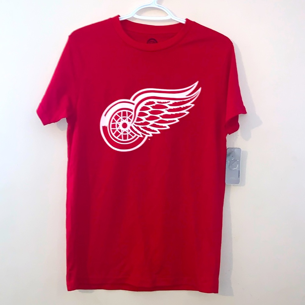 NWT - NHL Detroit Red Wings T-Shirt Men’s Size Small